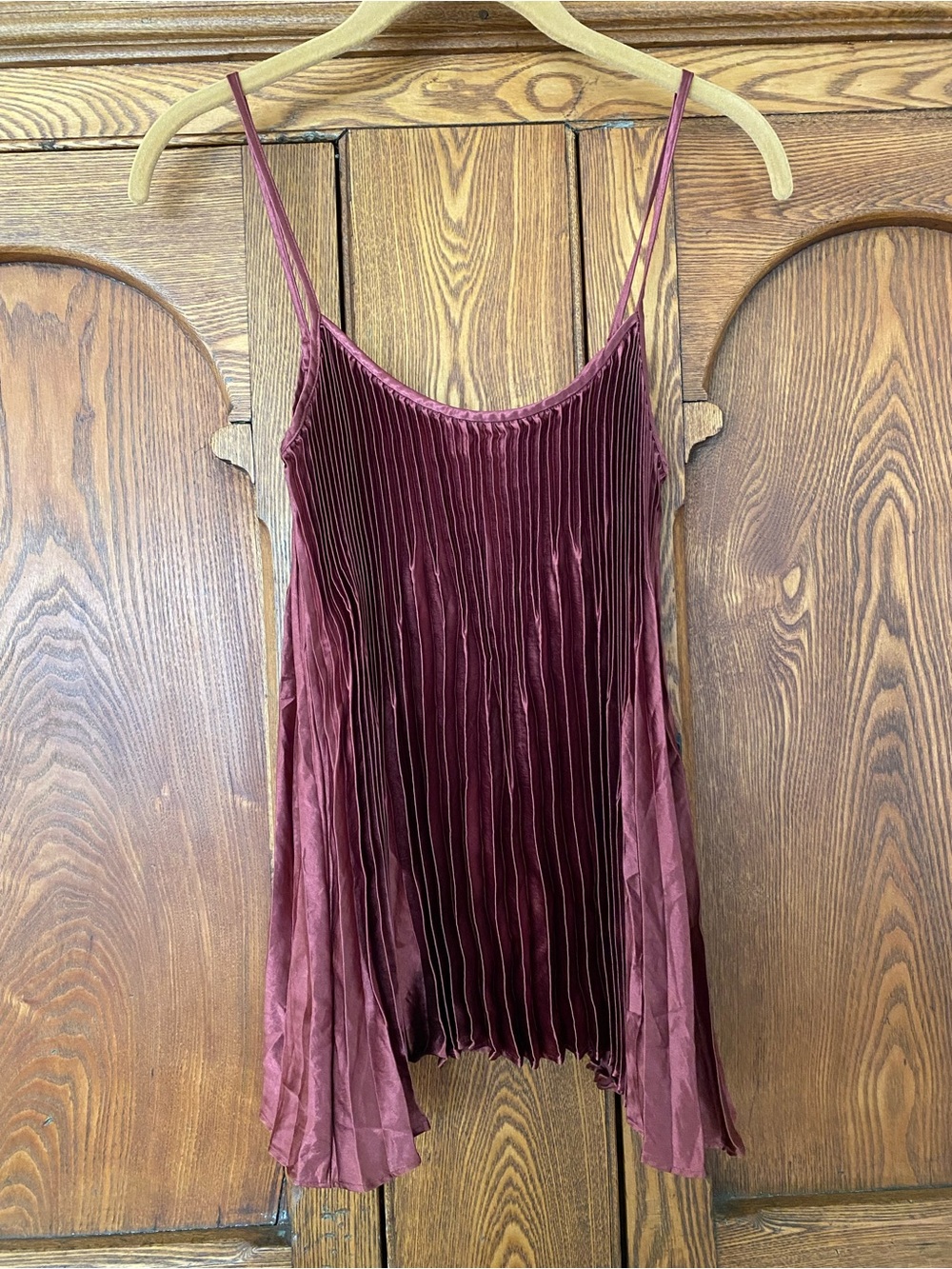Vince S chevron pleated acetate cami top in anise rust red brown burgundy